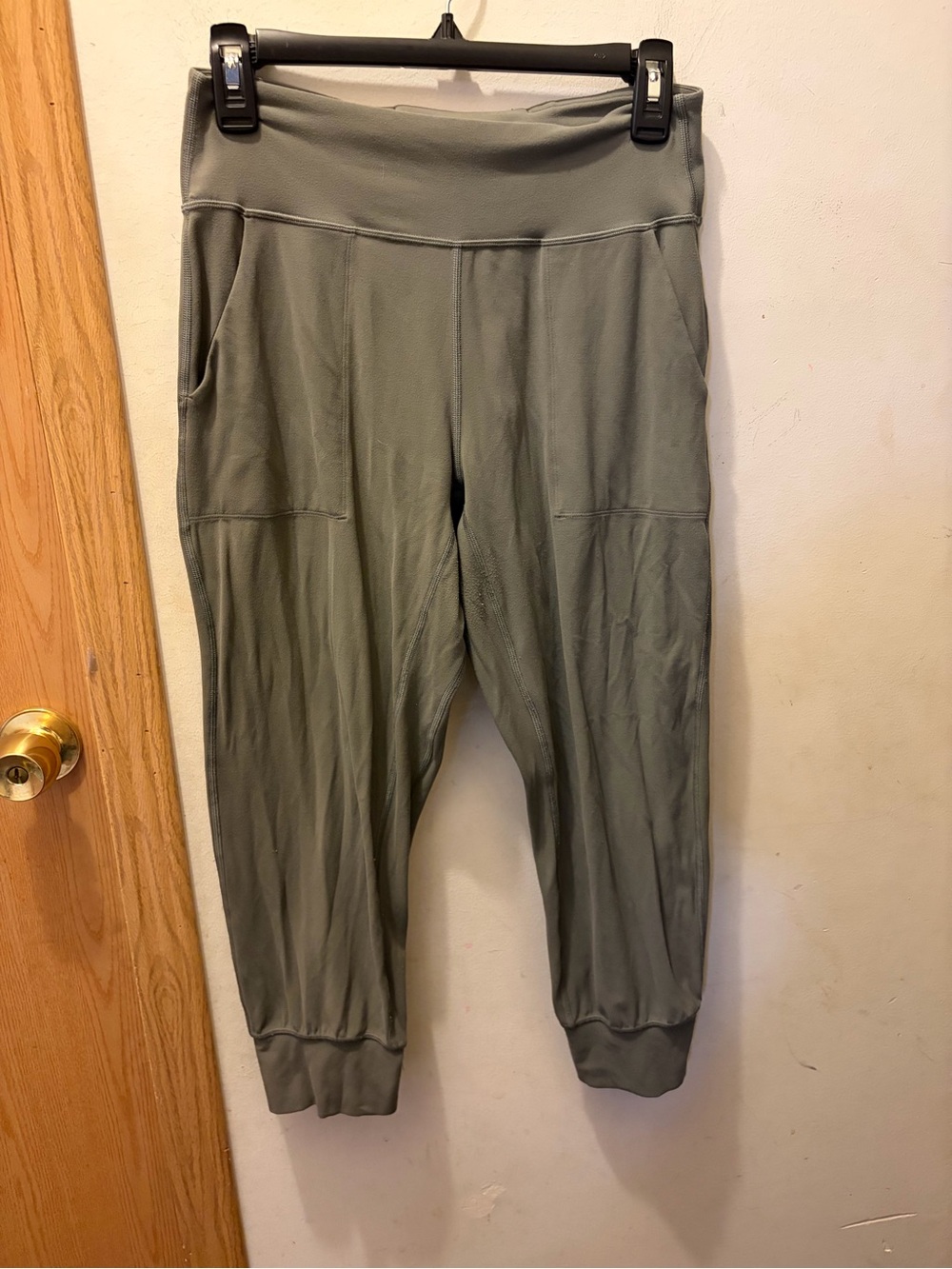(8) Lululemon Align Joggers